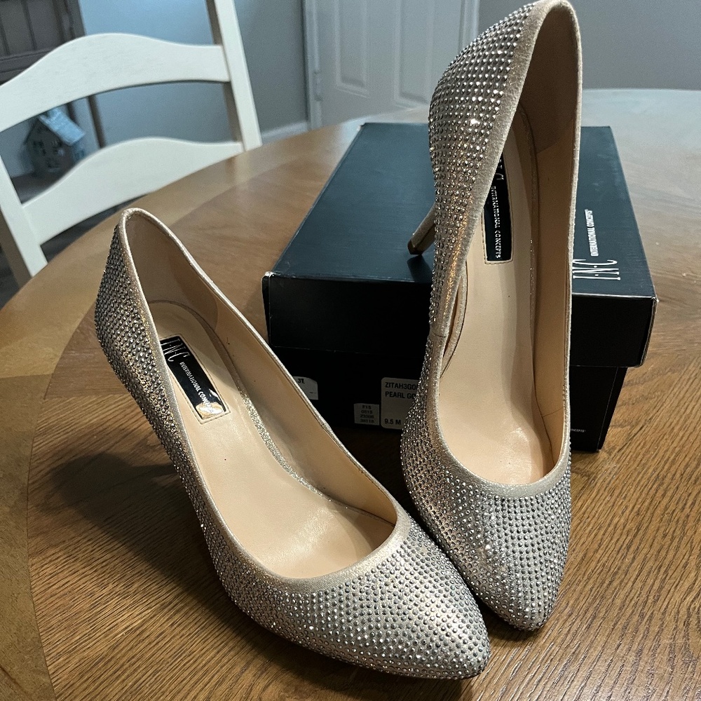 Pearl gold heels